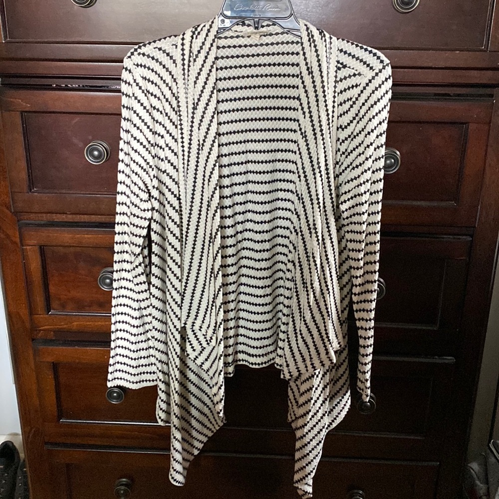 Black/white cardigan